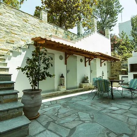 Menexe Apartments-karavi